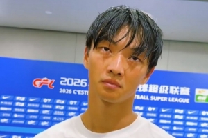 杨明洋赛季首球入账！遗憾未获三分，教练强调多前插