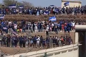 国家英雄荣耀归来！佛得角队世界杯征程至32强，回国时机场人潮涌动