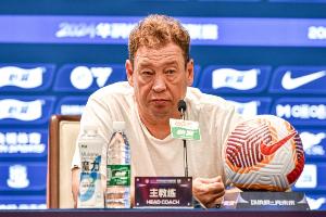 斯卢茨基称：特谢拉明日可重返阵中，球队伤病状况仍未完全好转